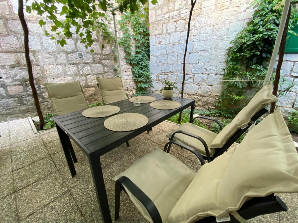 Apartment Stari Dvor Kastela Exterior photo