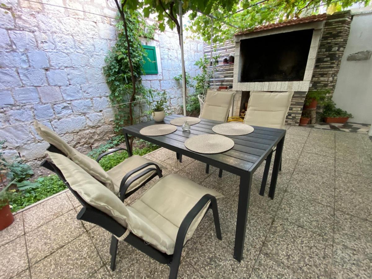 Apartment Stari Dvor Kastela Exterior photo